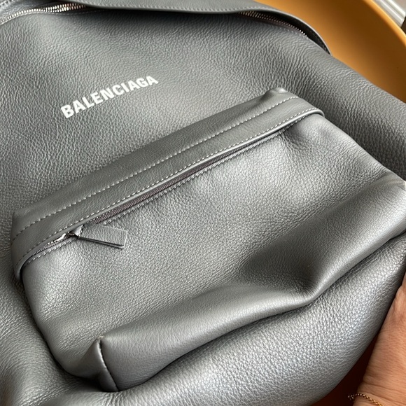 Balenciaga backpack. Great condition a little scratch on one handle-see pictures - Picture 3 of 14